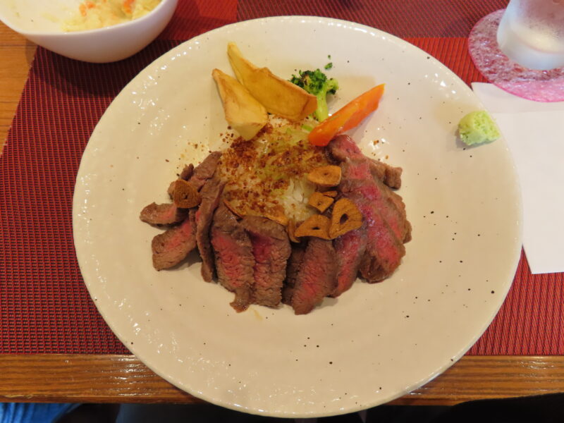 国産牛ステーキ丼